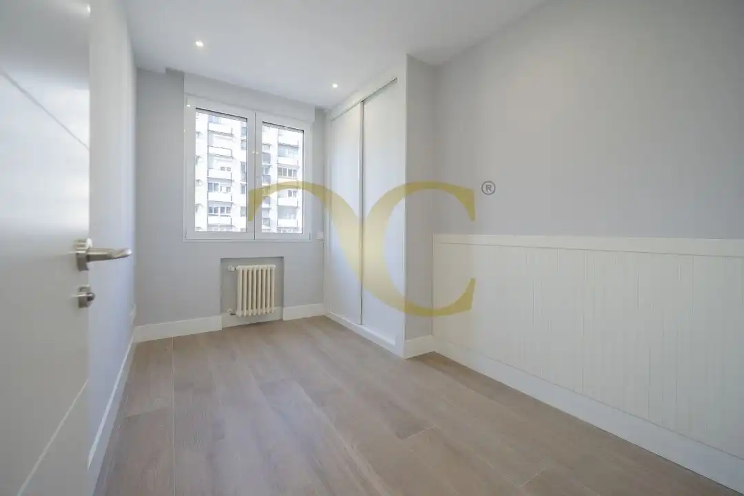 Schlafzimmer von Wohnung zur Miete in Madrid mit Klimaanlage, Heizung und Privatgarten