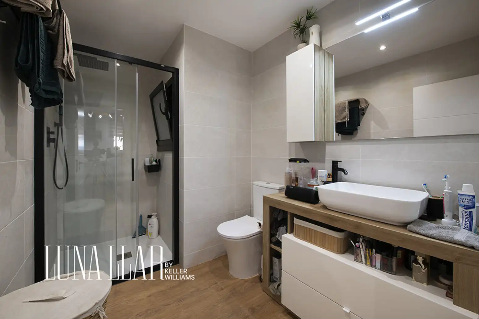Bathroom of Flat for sale in Castelldefels  with Parquet flooring and Balcony