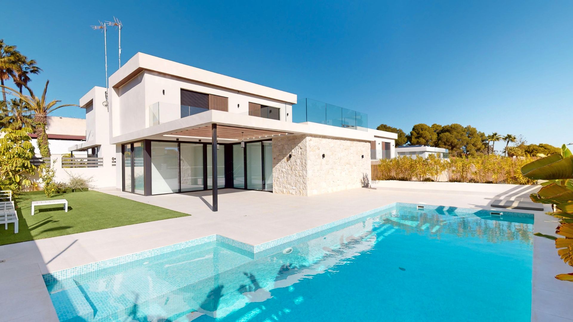 Piscina de Casa o xalet en venda en Orihuela amb Jardí privat, Terrassa i Piscina
