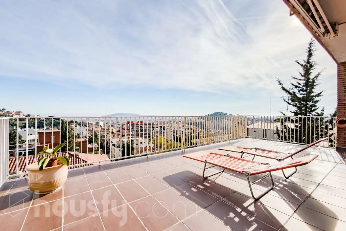 Terrassa de Casa o xalet en venda en Barcelona amb Aire condicionat, Calefacció i Jardí privat