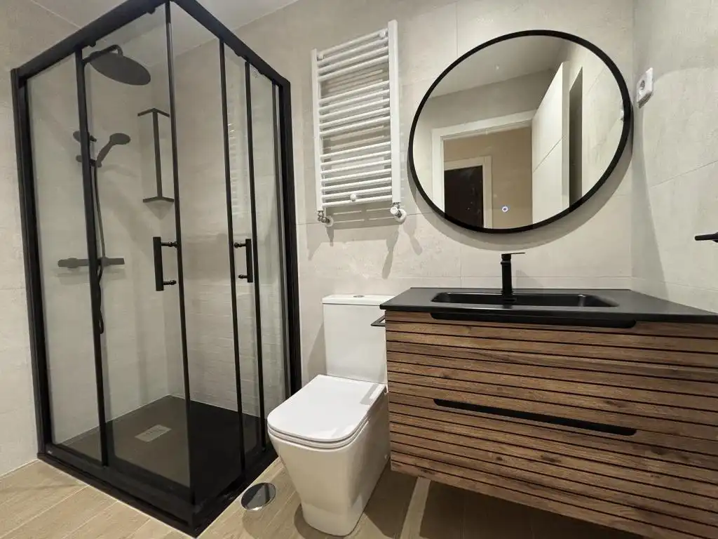 Bathroom of Flat for sale in Madrid  with Air Conditioner, Heating and Swimming Pool