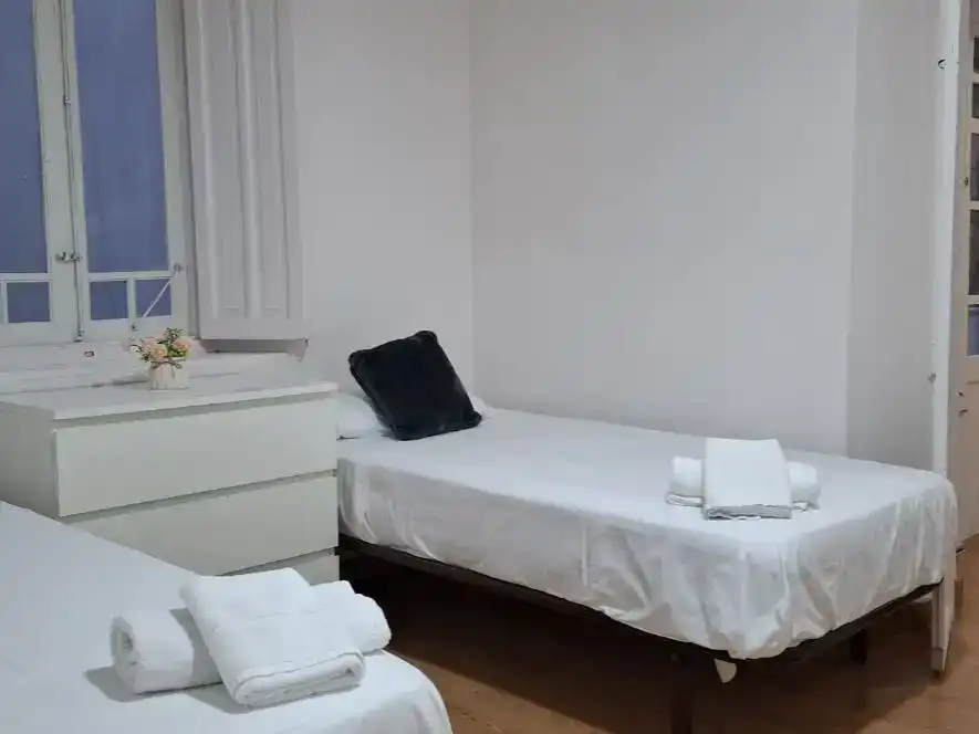 Habitación de Piso de alquiler en Santander con Amueblado y Balcón