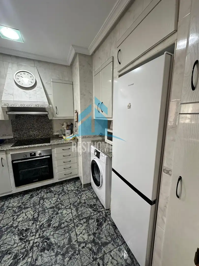 Küche von Wohnung zum Verkauf in Cullera mit Klimaanlage, Privatgarten und Terrasse