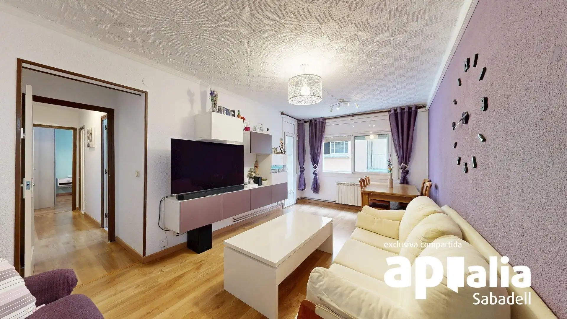 Sala d'estar de Pis en venda en Cerdanyola del Vallès amb Aire condicionat, Calefacció i Parquet