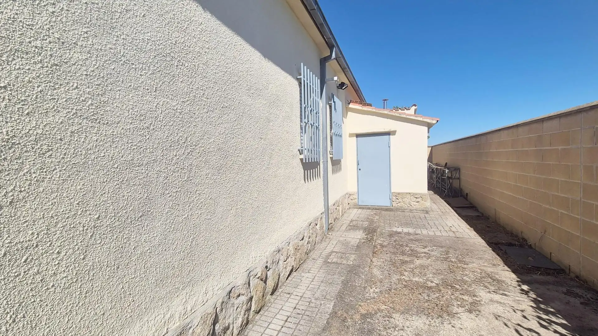 Exterior view of Houses for sale in Calvarrasa de Abajo  with Heating, Storage room and Furnished