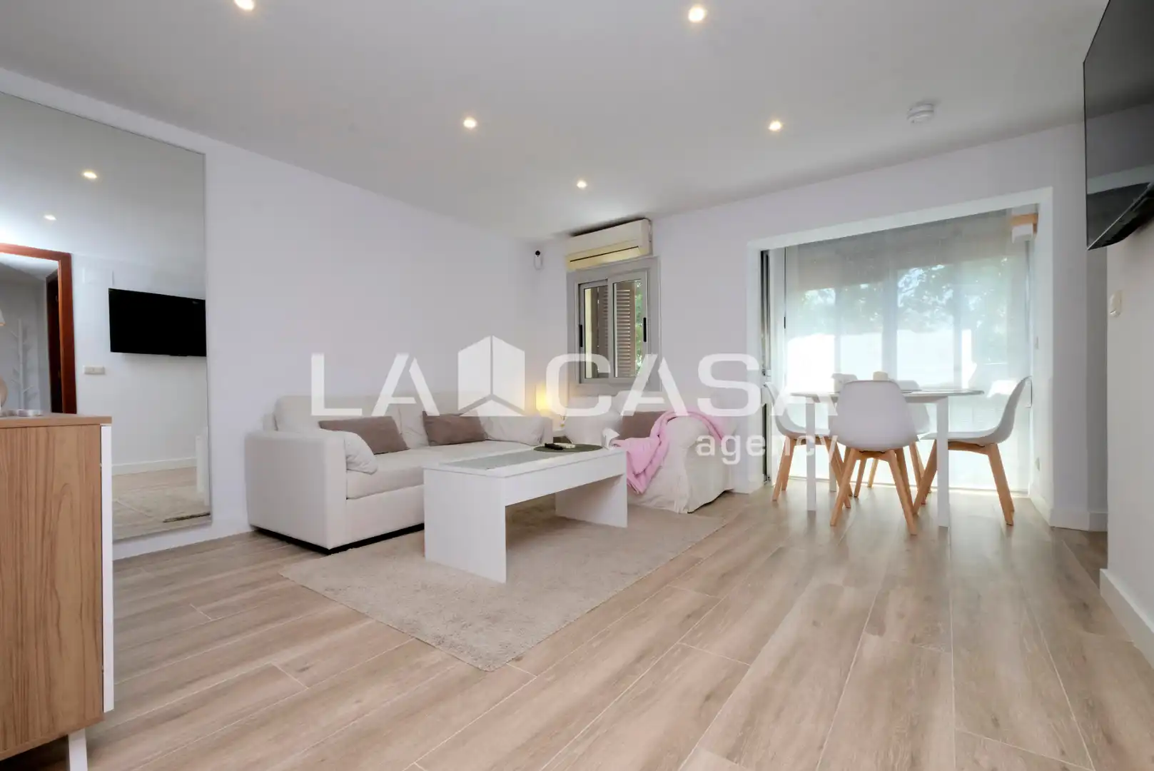 Sala d'estar de Pis en venda en Barcelona amb Calefacció, Parquet i Forn
