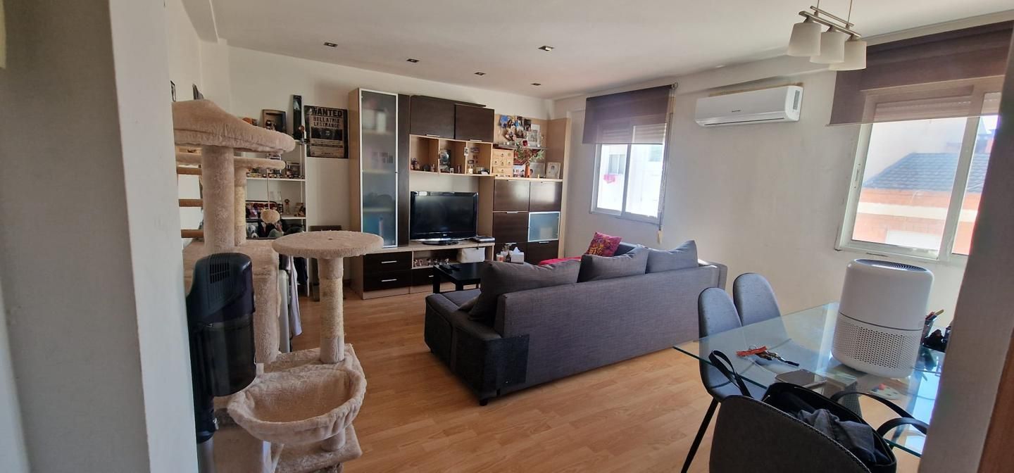 Living room of Flat for sale in  Zaragoza Capital  with Air Conditioner, Parquet flooring and Furnished