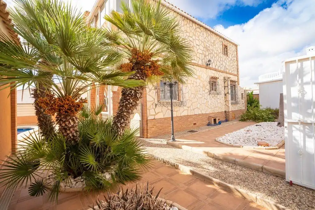 Vista exterior de Casa o xalet en venda en Orihuela