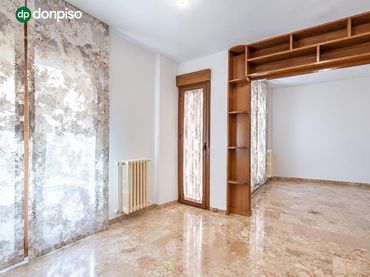 Piso con balcón en venta en Pasaje CONDE ALCALA 2