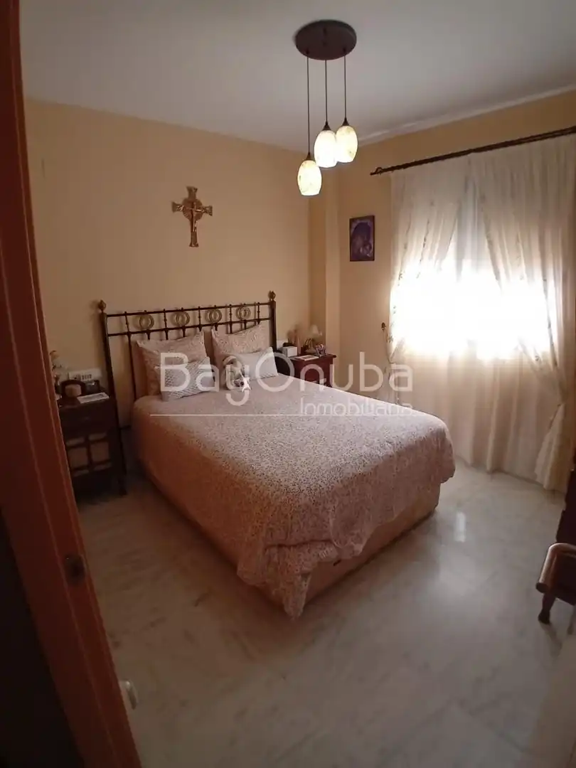 Habitación de Casa adosada en venta en Huelva con Trastero y Piscina