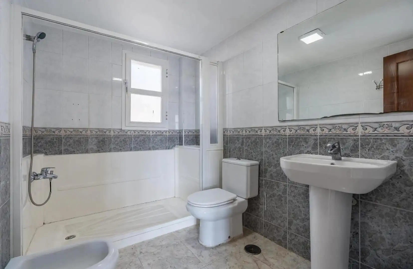 Baño de Casa o chalet en venta en Granada con Aire acondicionado, Calefacción y Terraza