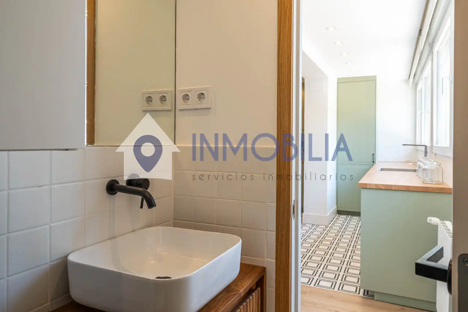 Bathroom of Flat for sale in Madrid  with Air Conditioner and Heating