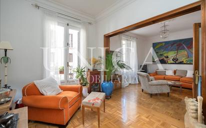 Living room of Flat for sale in  Madrid Capital  with Air Conditioner, Heating and Parquet flooring