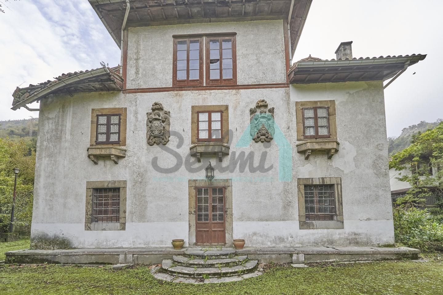Vista exterior de Casa o xalet en venda en Oviedo  amb Jardí privat, Parquet i Terrassa