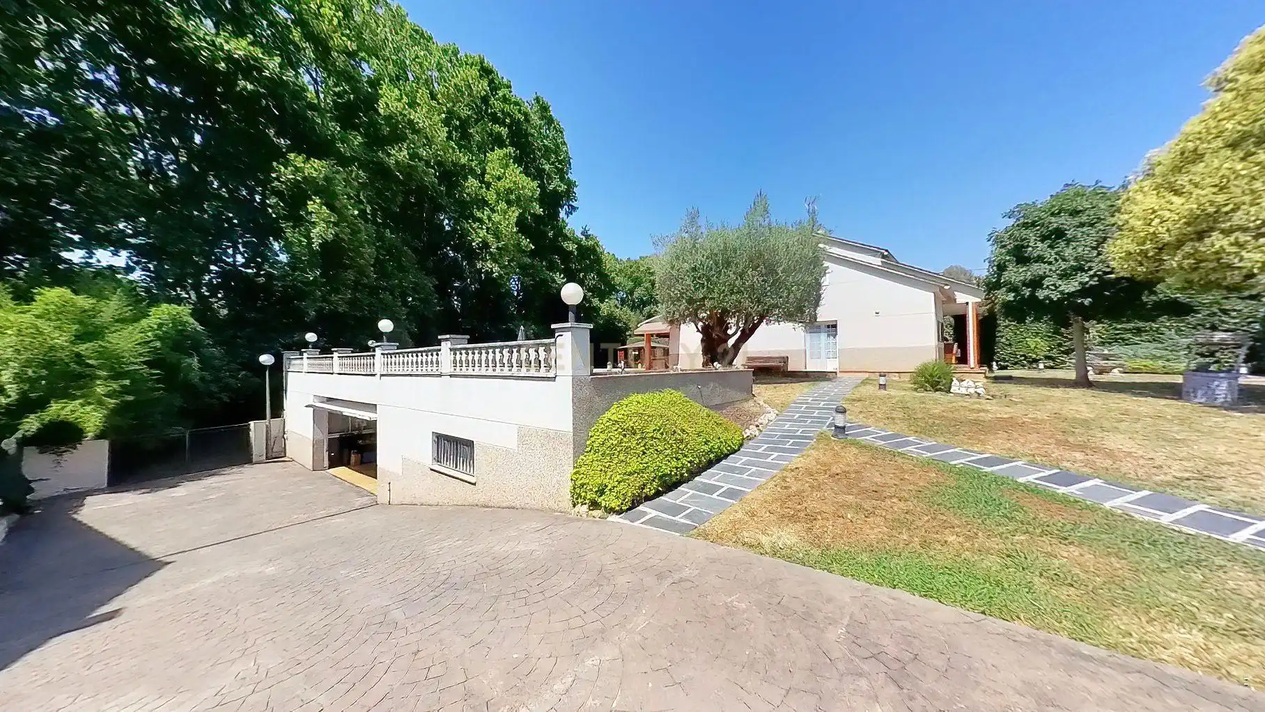 Vista exterior de Casa o xalet en venda en Lliçà d'Amunt amb Aire condicionat, Jardí privat i Traster