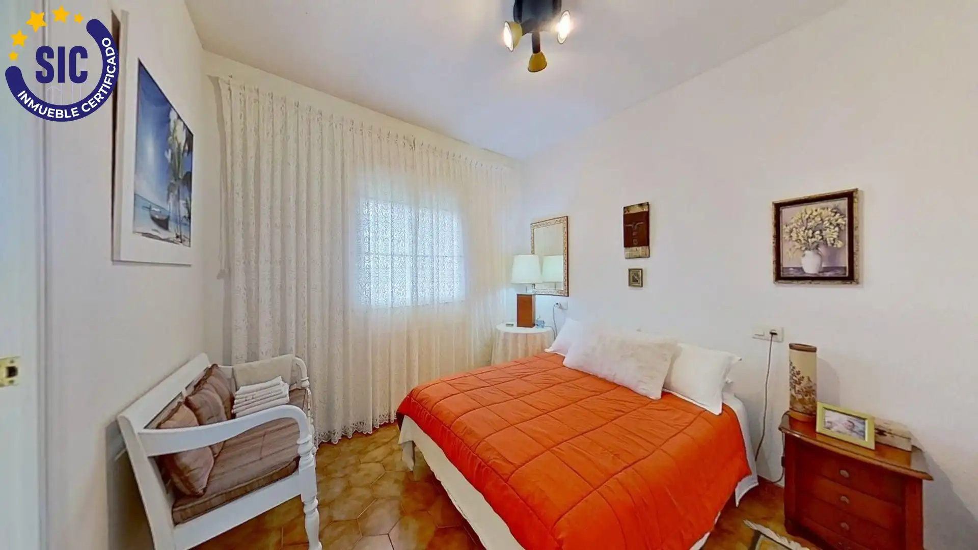 Dormitori de Casa o xalet en venda en Chiva amb Jardí privat, Terrassa i Traster