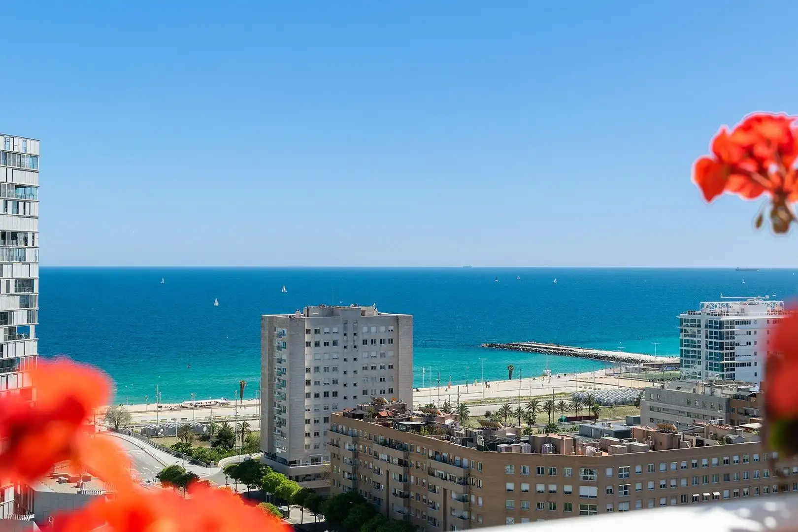 Außenansicht von Maisonette zum Verkauf in Barcelona mit Klimaanlage, Heizung und Privatgarten