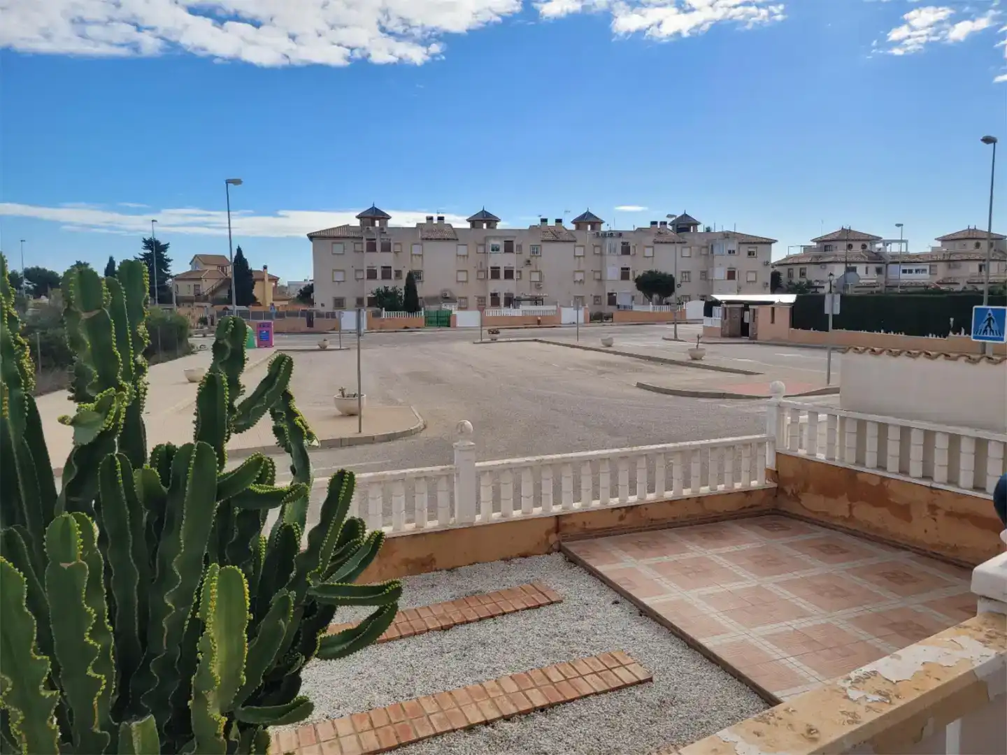 Vista exterior de Casa adosada en venda en Orihuela amb Jardí privat, Traster i Moblat