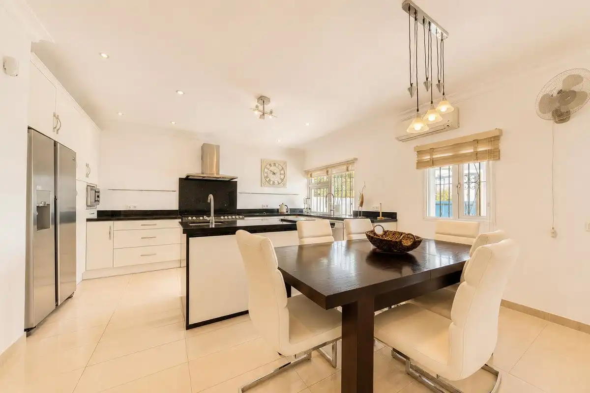 Cocina de Casa o chalet en venta en Sotogrande con Aire acondicionado, Jardín privado y Terraza