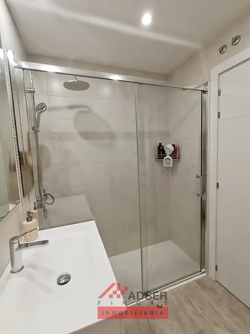 Bany de Pis en venda en  Logroño amb Aire condicionat, Calefacció i Terrassa