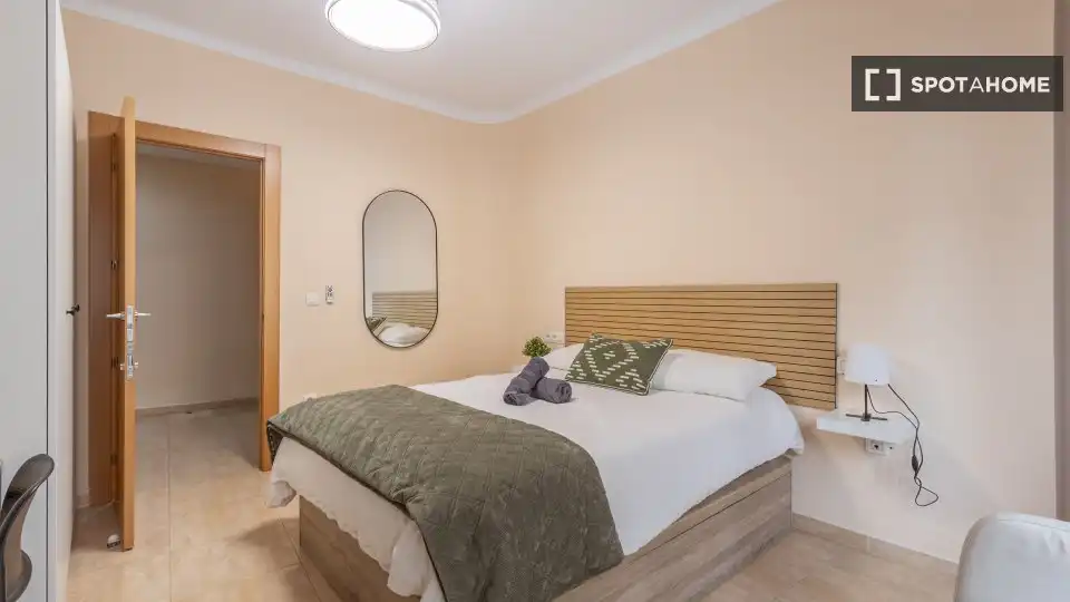 Habitación de Piso de alquiler en Granada con Aire acondicionado, Calefacción y Amueblado