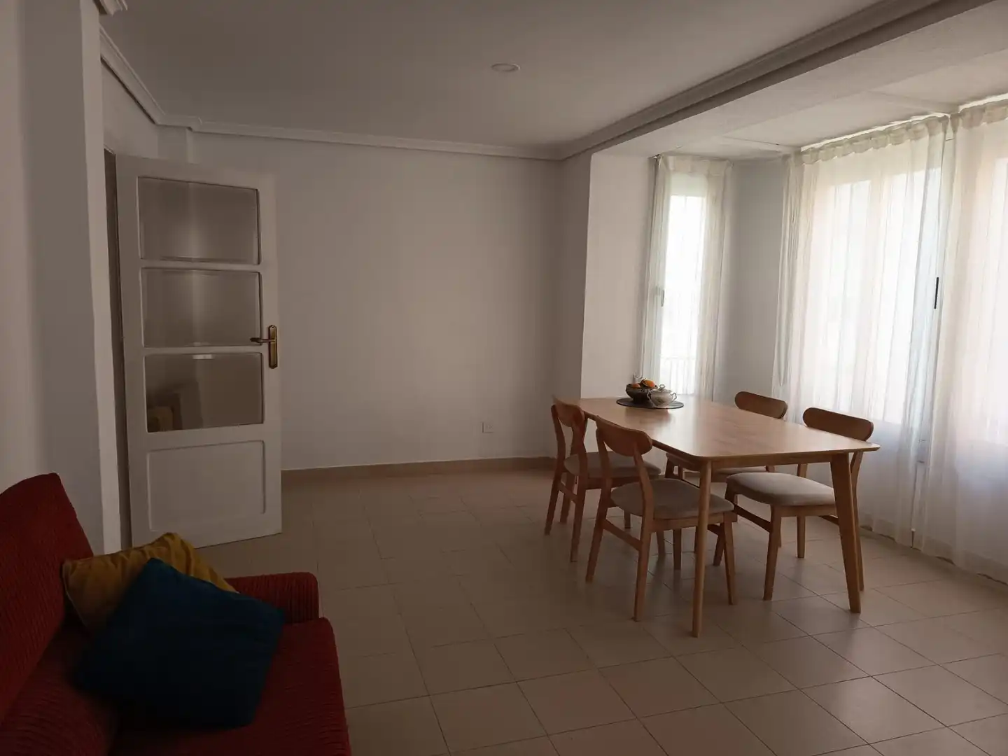 Comedor de Piso en venta en Castellón de la Plana / Castelló de la Plana con Calefacción y Trastero