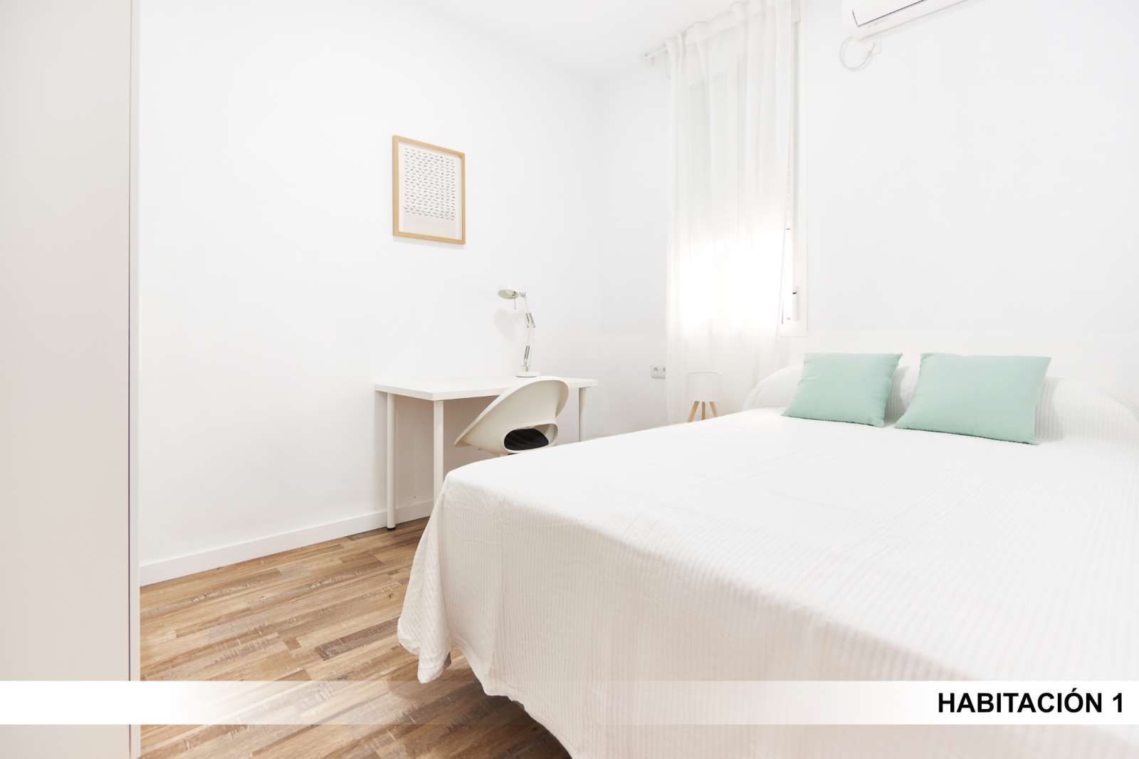 Bedroom of Flat to share in  Sevilla Capital  with Air Conditioner, Terrace and Furnished
