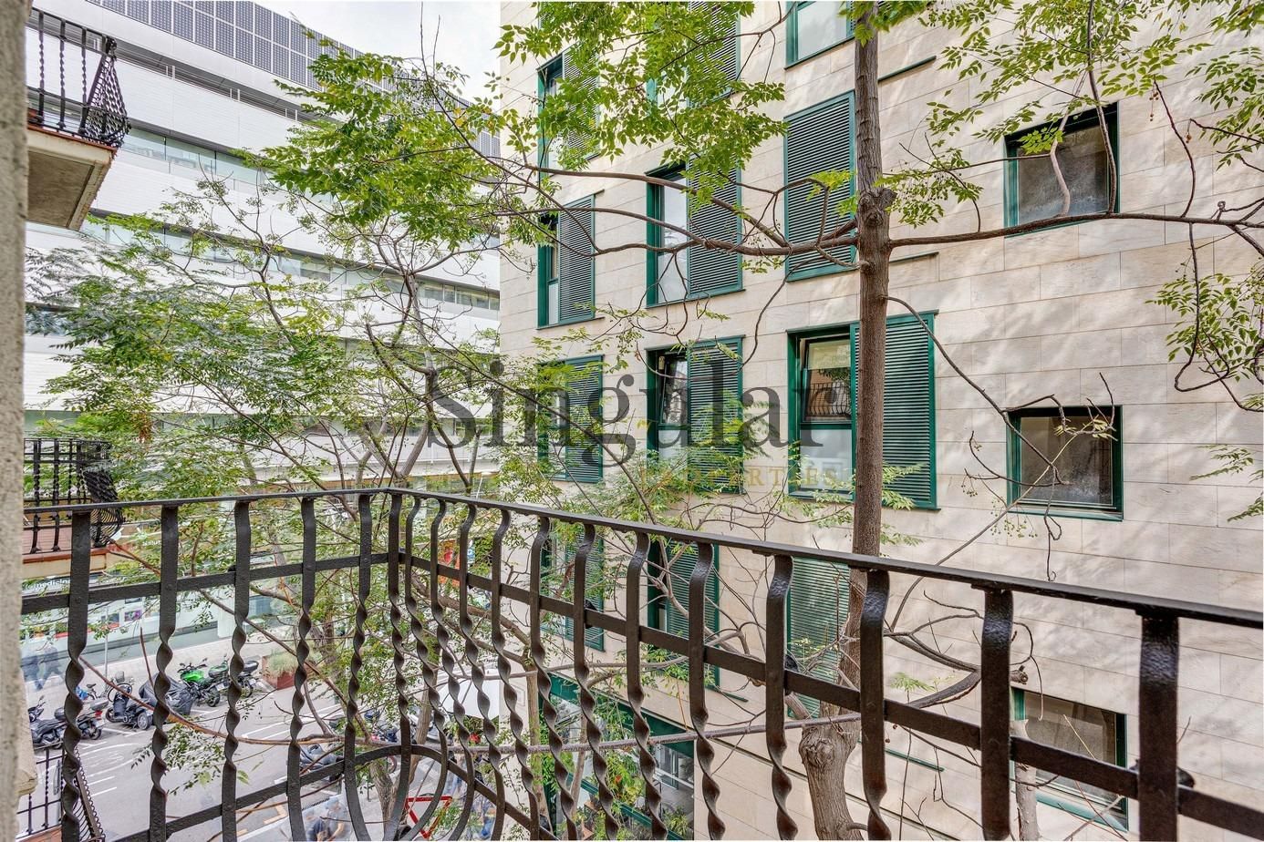 Terraza de Piso en venta en  Barcelona Capital con Calefacción, Trastero y Balcón