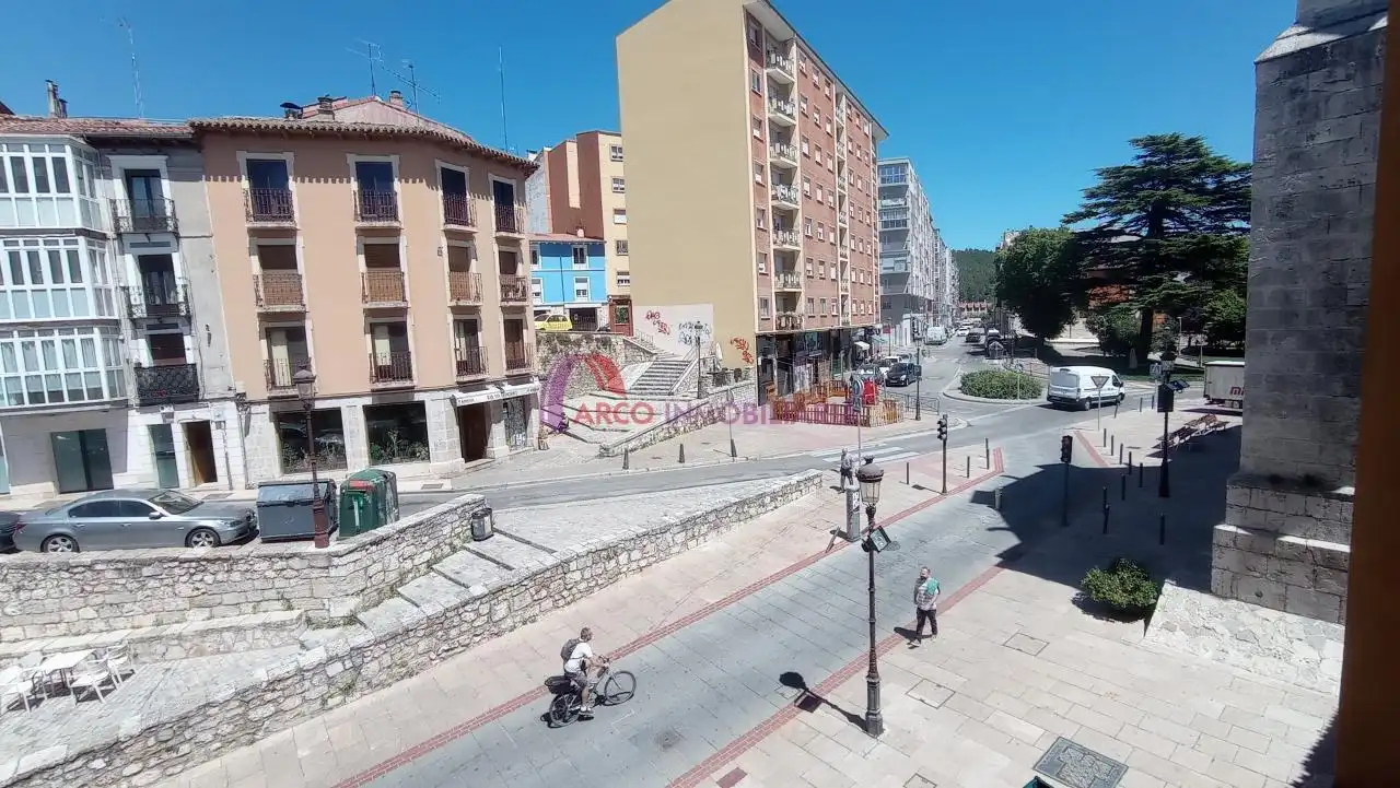 Vista exterior de Apartament en venda en Burgos amb Calefacció i Balcó