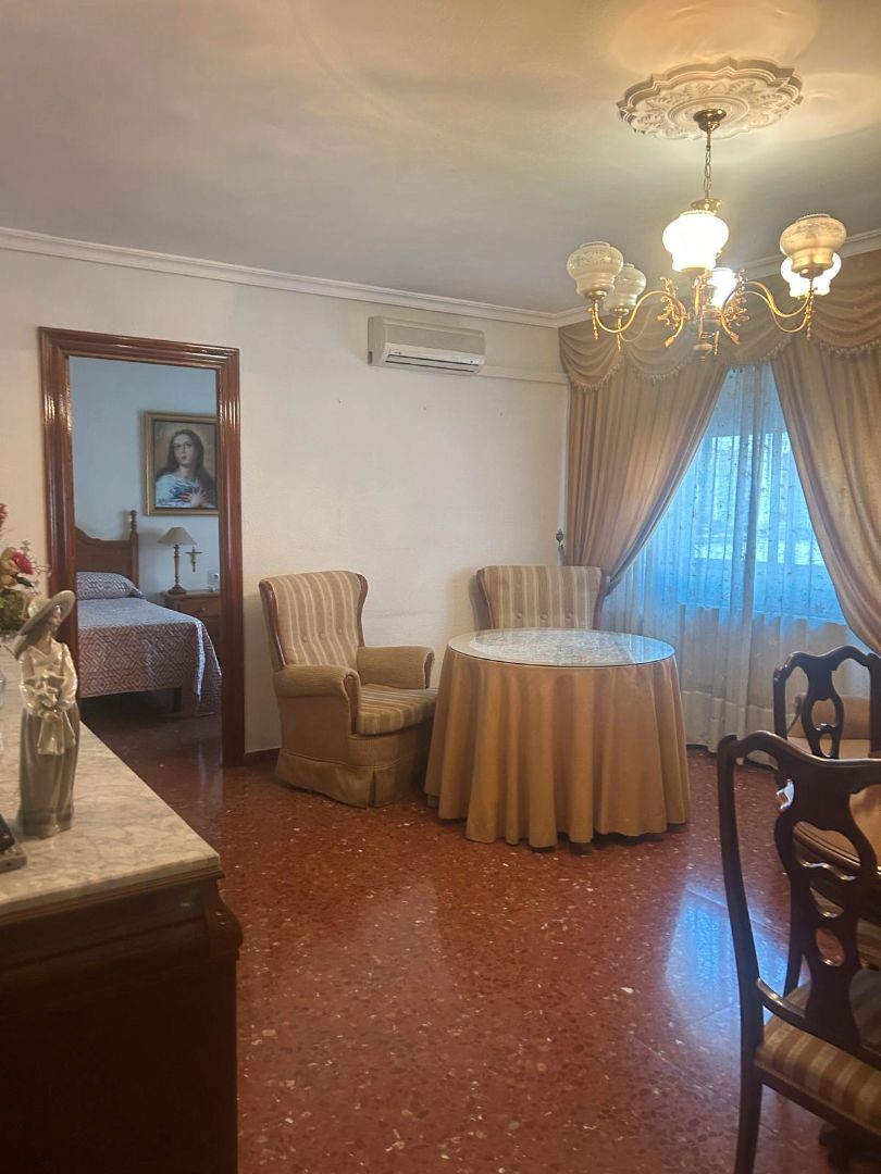 Menjador de Pis en venda en  Jaén Capital amb Calefacció i Moblat