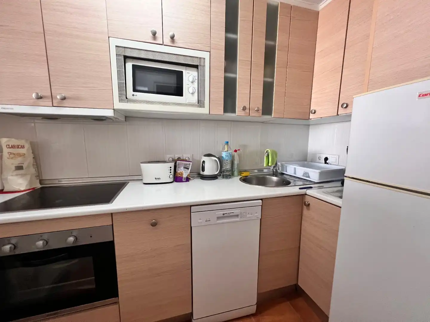 Cuina de Apartament de lloguer en Mijas amb Jardí privat, Terrassa i Traster