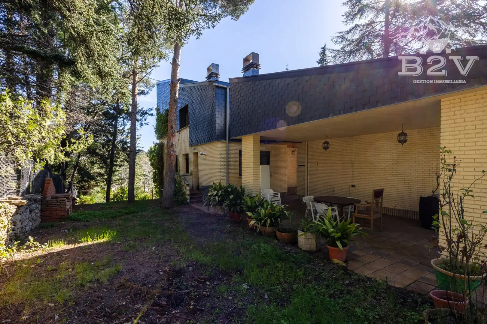 Vista exterior de Casa o xalet en venda en Miraflores de la Sierra amb Calefacció, Jardí privat i Traster