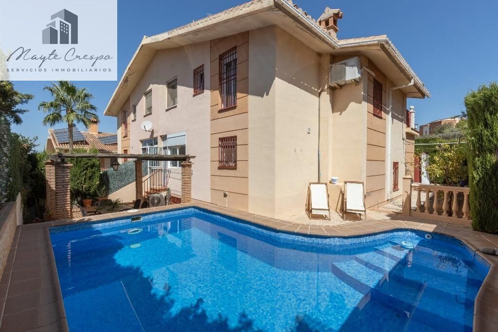 Swimming pool of Single-family semi-detached for sale in Huétor Vega  with Air Conditioner, Heating and Private garden