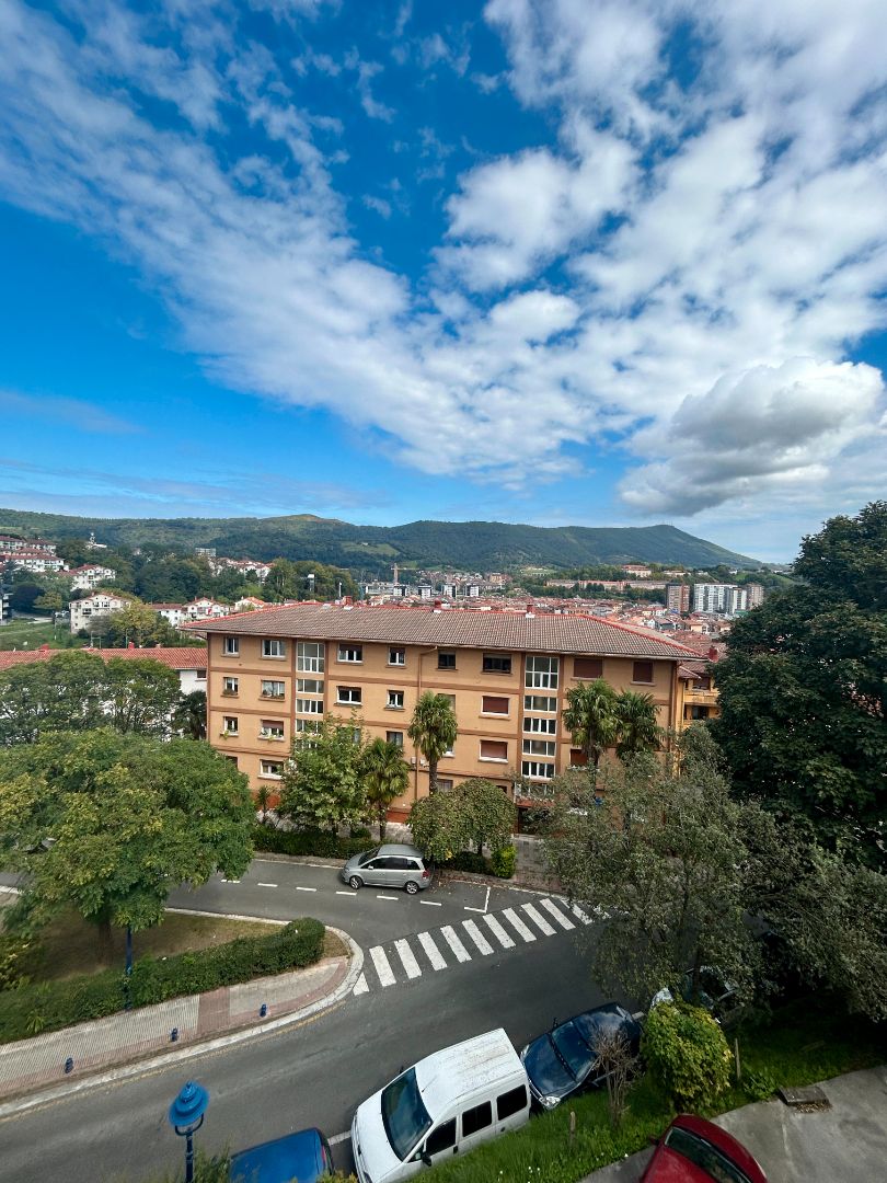 Vista exterior de Pis en venda en Errenteria amb Calefacció, Moblat i Forn