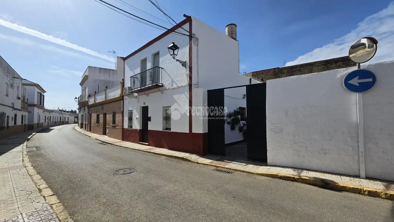 Casa aparellada amb terrassa en venda a Villanueva del Ariscal, imagen 2