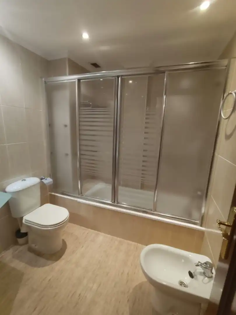 Bathroom of Flat for sale in Cistérniga  with Heating, Parquet flooring and Terrace