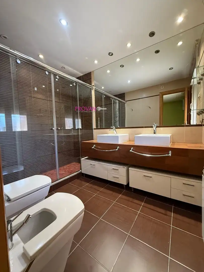 Baño de Casa o chalet en venta en Torres de la Alameda con Aire acondicionado, Calefacción y Terraza