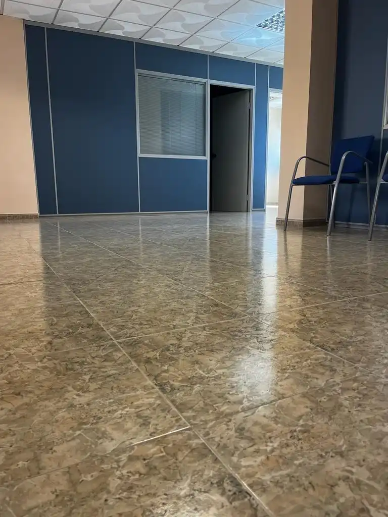 Oficina de alquiler en Santa María del Águila