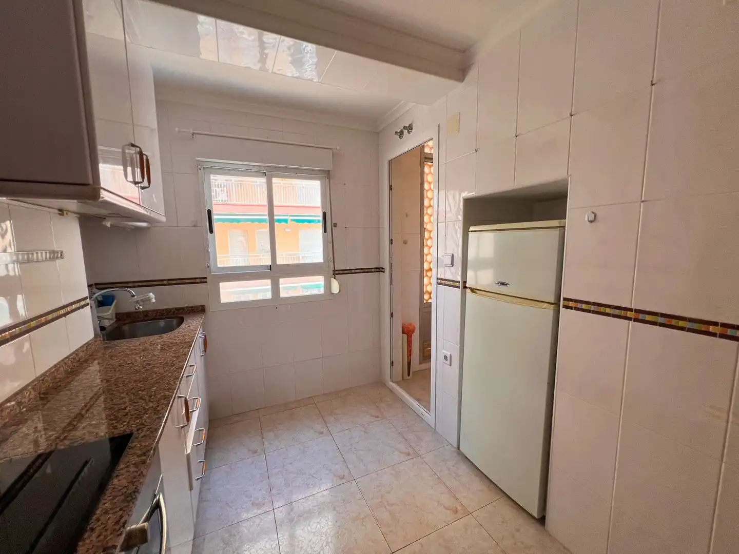 Cocina de Apartamento en venta en Torrevieja con Aire acondicionado, Calefacción y Terraza