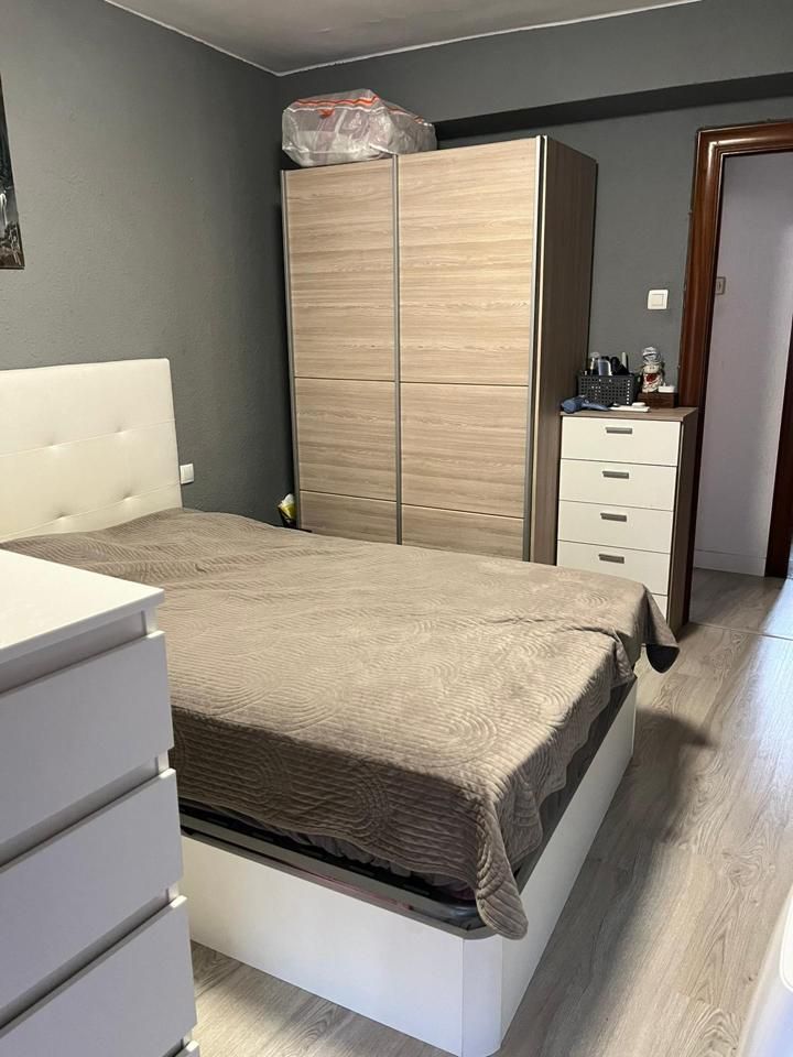 Bedroom of Flat for sale in  Zaragoza Capital  with Air Conditioner, Heating and Furnished