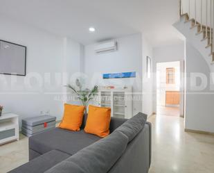 Living room of Single-family semi-detached for sale in  Sevilla Capital  with Air Conditioner, Heating and Terrace