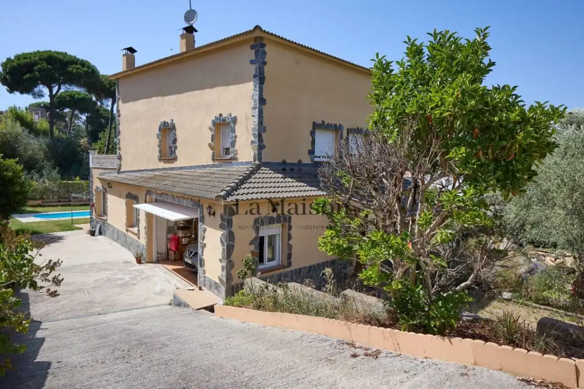 Vista exterior de Casa o xalet en venda en Dosrius amb Calefacció, Jardí privat i Terrassa