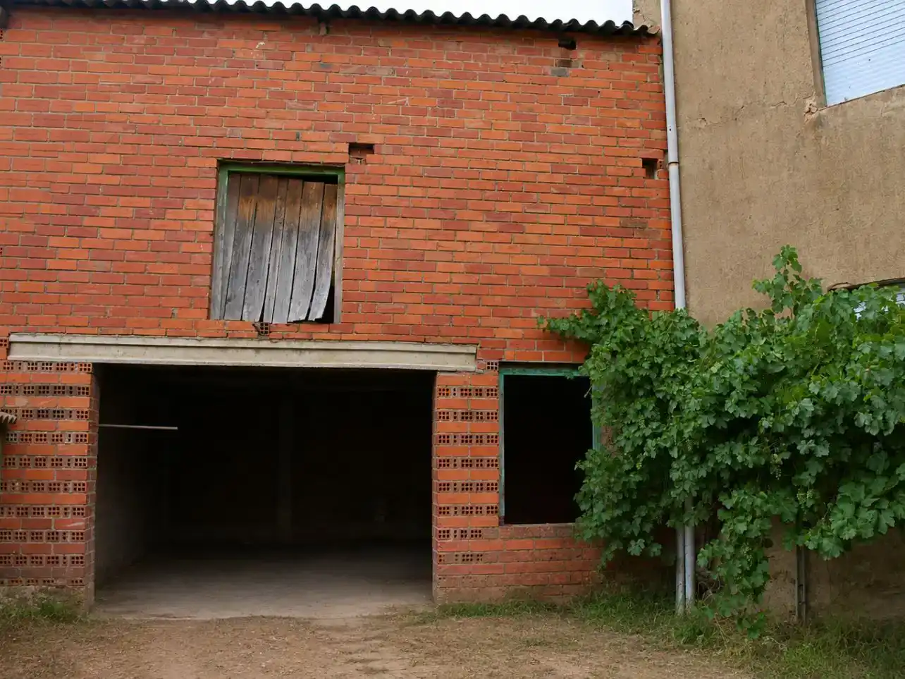 Vista exterior de Casa adosada en venda en Rioseco de Tapia, León