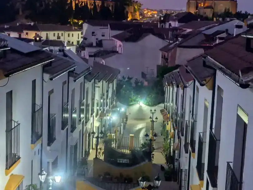 Vista exterior de Casa adosada en venda en Ronda amb Traster i Moblat