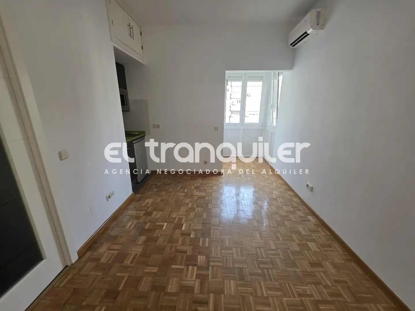 Kitchen of Study for rent in Madrid  with Air Conditioner, Parquet flooring and Washing machine