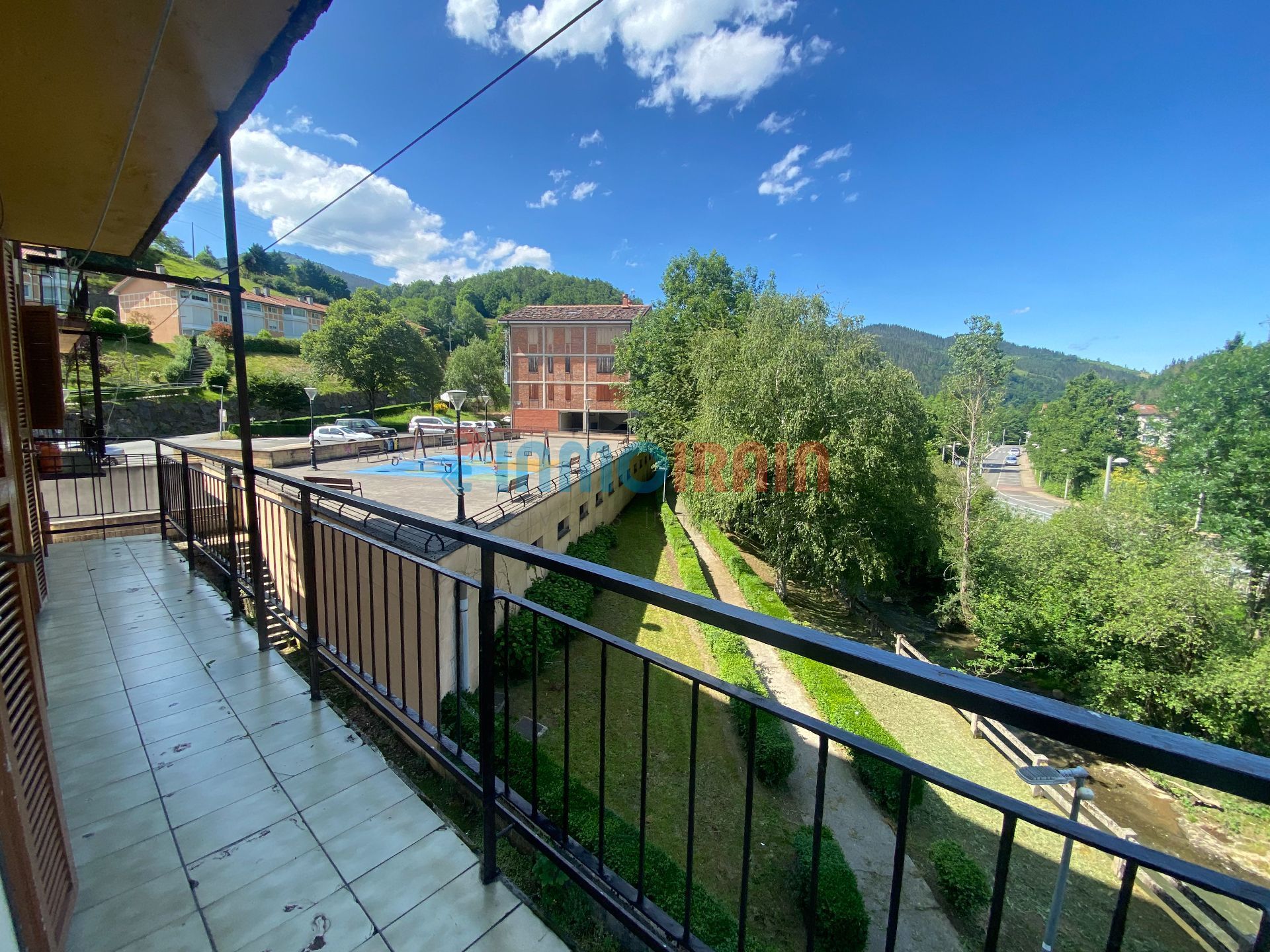 Außenansicht von Wohnung zum verkauf in Zegama mit Heizung, Terrasse und Abstellraum