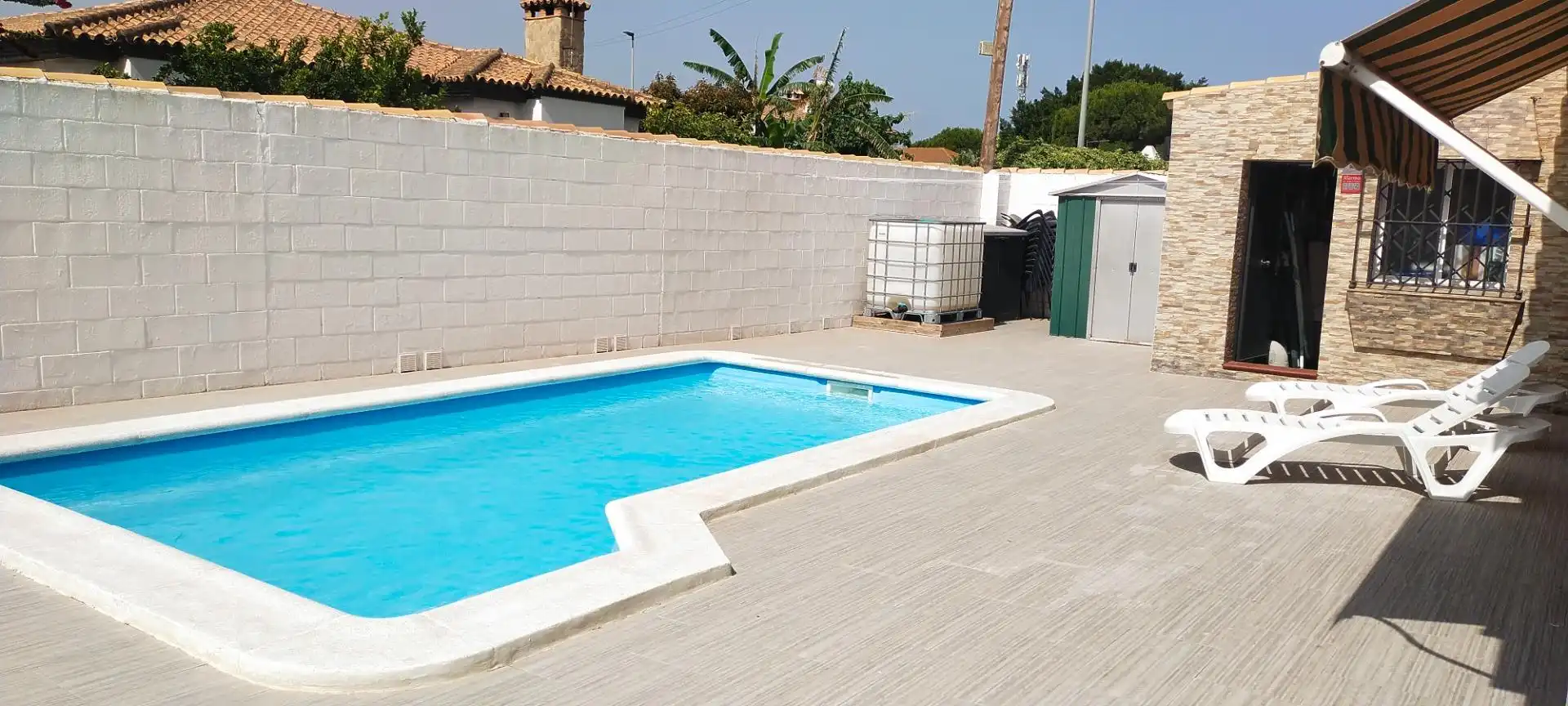 Piscina de Casa o chalet en venta en Chiclana de la Frontera con Jardín privado, Amueblado y Alarma