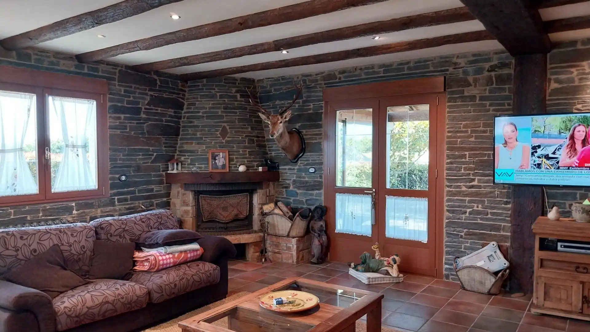 Living room of Houses for sale in Laza  with Private garden, Terrace and Furnished
