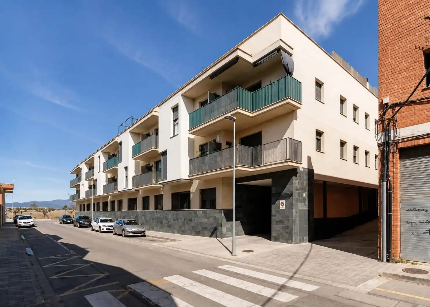 Vista exterior de Pis en venda en Figueres amb Calefacció, Terrassa i Traster