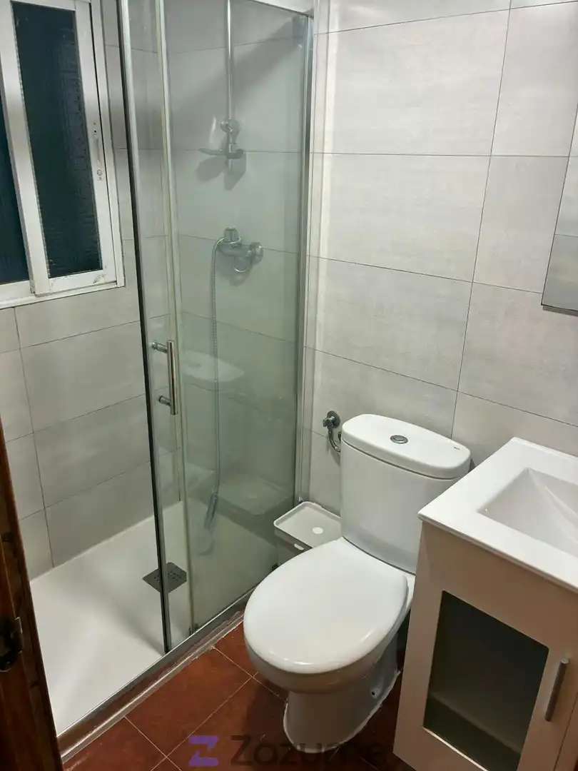 Badezimmer von Maisonette zur Miete in Madrid mit Heizung, Abstellraum und Möbliert